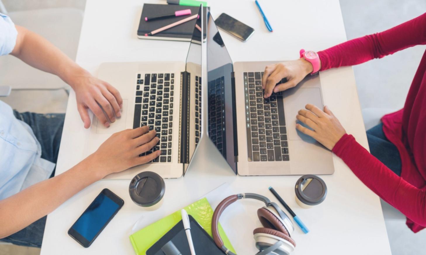 Entrepreneur travaillant sur ses finances